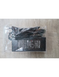 CARGADOR DENVER XHK-800B-4220 - 42V/2.0A - PARA MONOPATINES ELECTRICOS HOVERBOARD DBO DENVER - LED INDICADOR CARGA COMPLETA 2