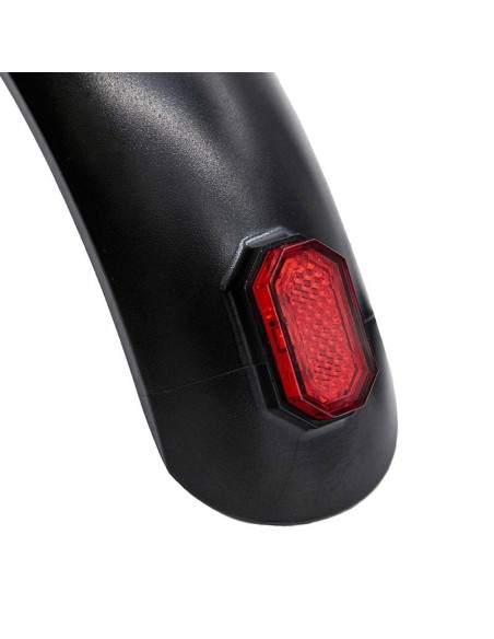 GUARDABARROS TRASERO GB5 NEGRO CON LUZ - 4 TORNILLOS